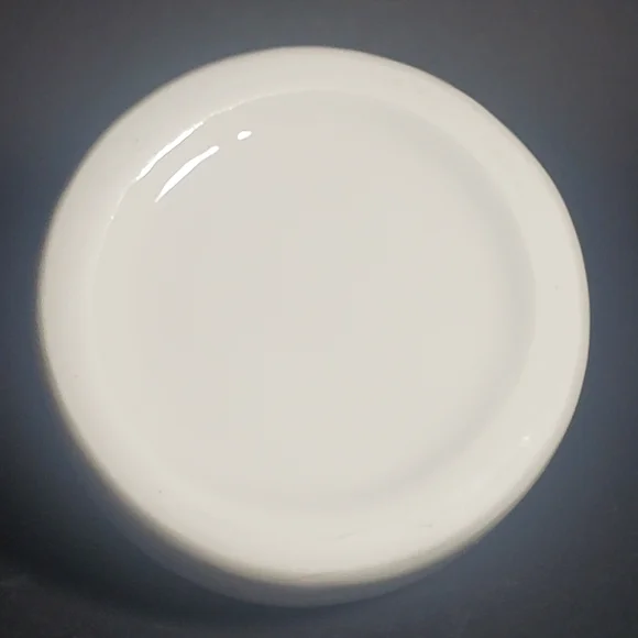 Elegant White Floral Vase - Picture 5 of 8